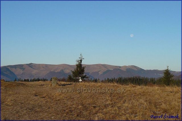 Kečka 1225 m.n.m - v pozadí Velká Fatra