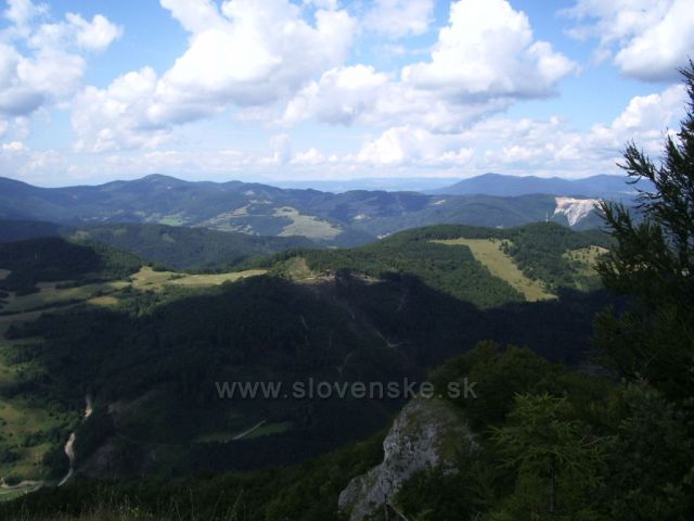 Folkmárska skala - v pozadí V.Tatry