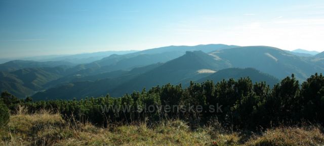 V pozadí Križné,Ploská a 4ervený kameň z Rakytova