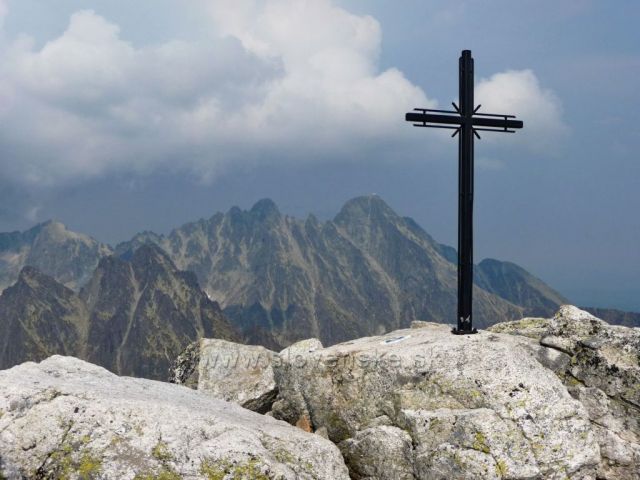 Pohled na Lomnický štít z vrcholu Slavkovského štítu