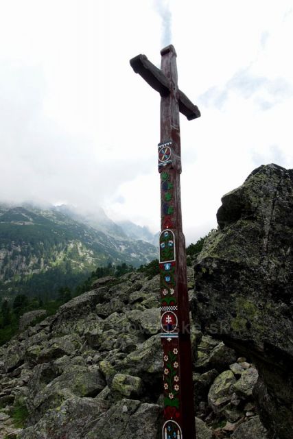 Vysoké Tatry - kříž u Popradského plesa
