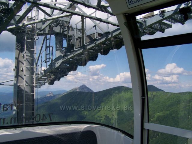 lanovkou raději dolů.....v pozadí oba Rozsutce a  Stoh