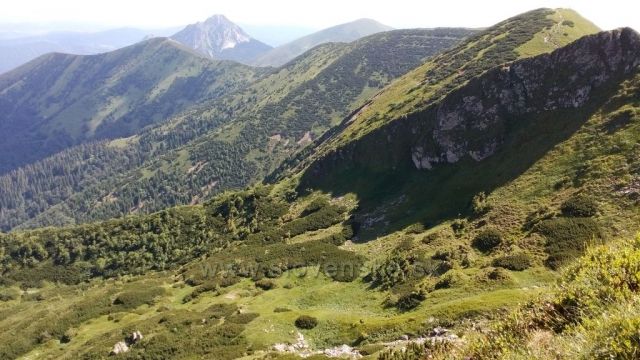 Stráně Chleb, Hromové, Steny, vzadu Velký Rozsutec